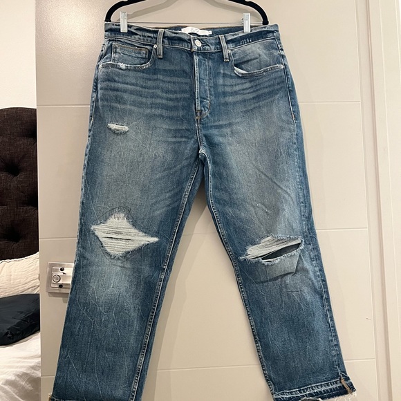 BRAND NEW! Distressed jeans